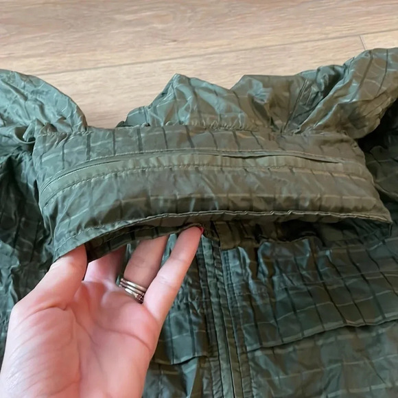 Ascend Lightweight packable jacket green super versatile - Picture 2 of 10